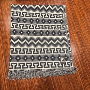 Alpaca Superfine INCALPACA TPX Throw Blanket Grey White Aztec Design - 52” X 61”